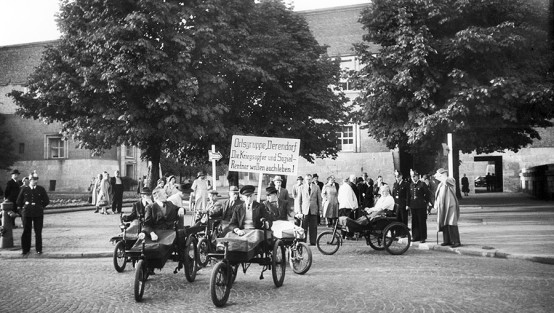 Demonstration von Kriegsversehrten in Rollstühlen