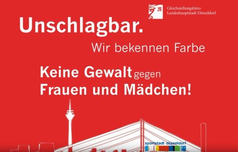 Rote Schriftafel mit dem Text: Unschlagbar - Wir bekennen Farbe. Keine Gewalt gegen Frauen und Mädchen. Rechts oben Logo Stadt Düsseldorf, Gleichstellungsbüro.
